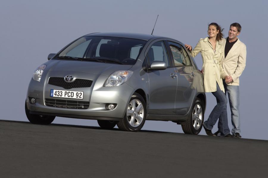  Toyota Yaris 2005 года  (фото 81 из 165)